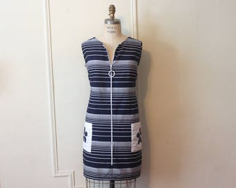 stripes + daisies, vintage 1970s navy blue + white Zip-Up Dress, size large to extra large, l/xl