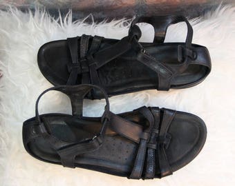 Sz 9 Vintage 90's Genuine Leather Strappy Flat Sandals from Ecco