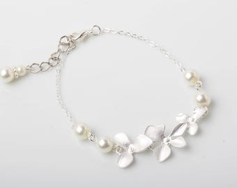 Ivory Bridesmaid Bracelet, Ivory Orchid Bracelet, Ivory wedding Jewelry, Bridesmaid Gift, Mother of the brides gift, orchid jewelry