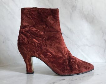 FLASH SALE 70s gypsy velvet boots