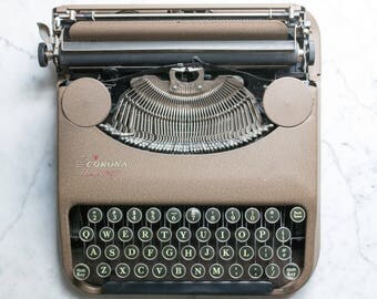 Corona Zephyr 1940 (carriage shift) Manual and Portable Typewriter with Case
