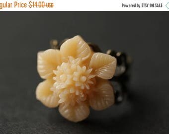BACK to SCHOOL SALE Peach Flower Ring. Peach Ring. Apricot Flower Ring. Apricot Ring. Adjustable Ring. Bronze Ring. Flower Jewelry. Handmade