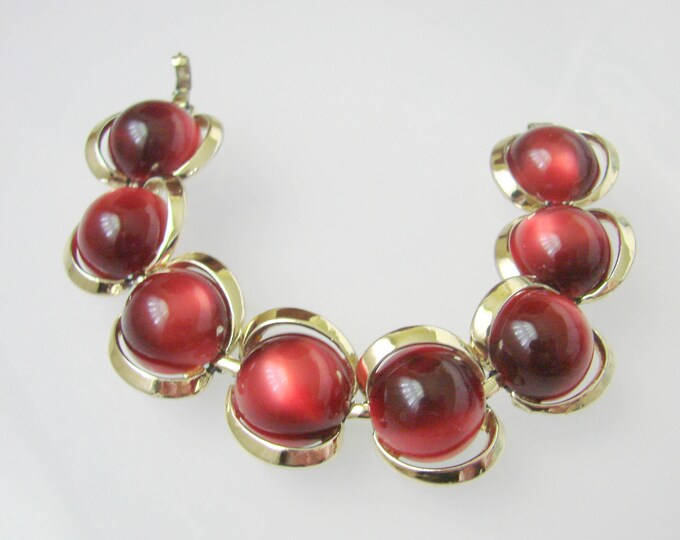 Chunky Vintage Iridescent Garnet Red Lucite Cabochon Goldtone Bracelet / Jewelry / Jewellery