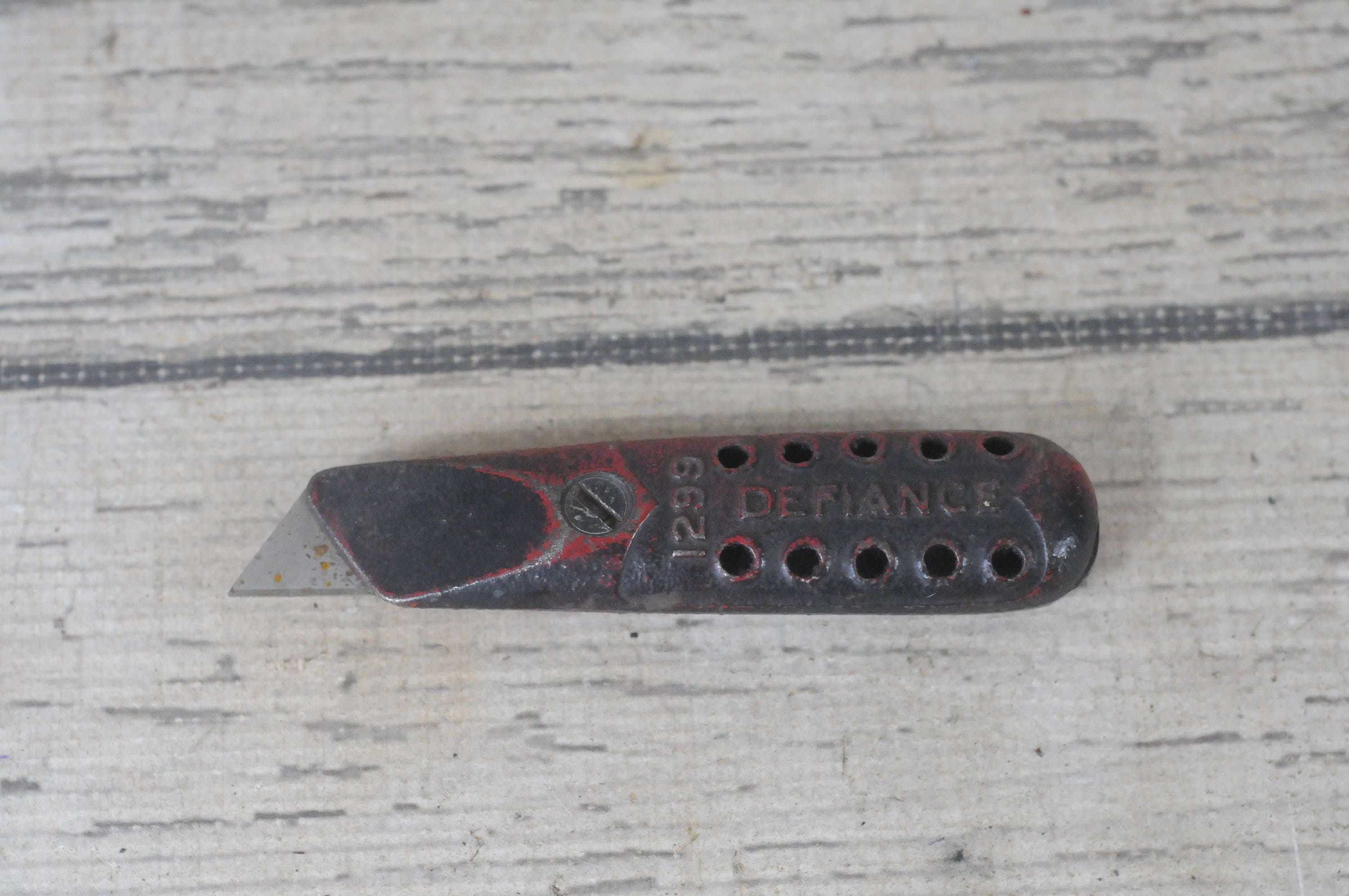 Vintage/Antique Red Defiance Box Cutter Utility Knife Razor