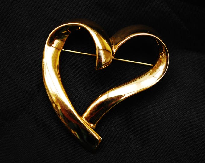 Heart Brooch - Signed Trifari - gold tone swirl heart Pin