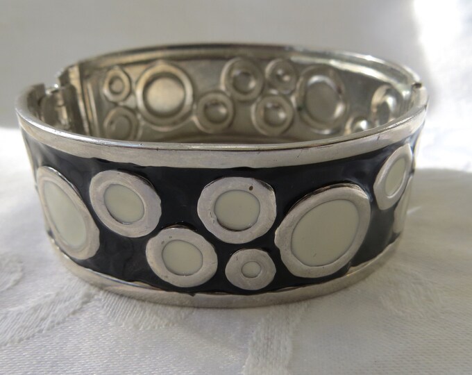 Mod Bangle Bracelet, Enamel Silvertone Hinged Clamper Bracelet, Vintage 1960s Mid Century Mod Jewelry