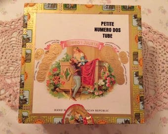 Vintage Petite Numero Dos Tube Hand Made Dominican Republic Romeo Y Julietta Wooden Cigar Box