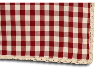 Square tablecloth 150 X 150 with lace