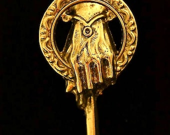 The "Hand of the King" pin "Game of Thrones", Gold Finish and the "Hand of the Queen" pin, Silver Finish both have been worn by "The Imp".