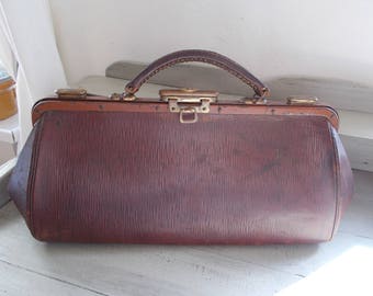 Superb Vintage Leather Gladstone bag, brown leather great patina, fabric interior, sturdy, beautiful, steam punk, doctors bag, train case.
