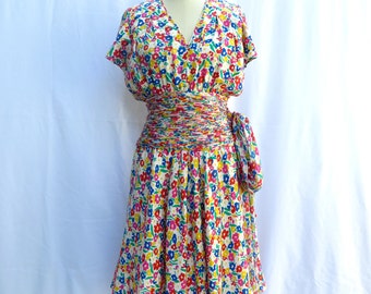 Vintage 1980's/Valentino/Floral Silk Day Dress/Valentino Night/Silk Floral Garden Party Dress with Flowing Skirt and Ruching/Size 6US