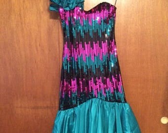 Vintage Women’s Dave & Johnny Ruffle One Shoulder Sequin Pink Green Black Dress 11-12
