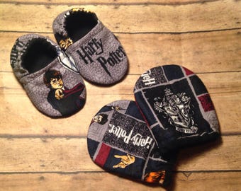 Harry Potter baby, Baby shoes, Harry Potter baby shoes, Baby booties, Crib shoes, Baby Moccs, Harry Potter, Soft sole baby shoes, booties