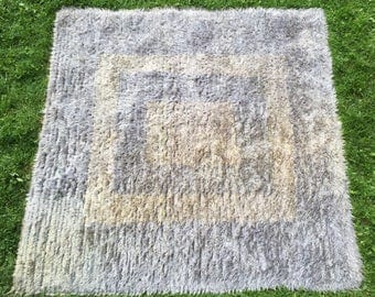 Tapis mohair au design contemporain - Handwoven mohair carpet with contemporary design