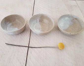 Speckled sands set of three condiment bowls
