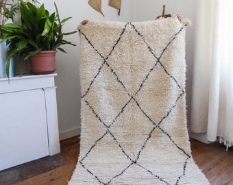 Moroccan beni ouarain vintage rug