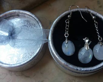 Natural earrings and Rainbow Moonstone pendant