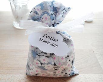 Box dragees for wedding & christening - fabric Liberty Mitsi light gray - white satin ribbon - custom paper label