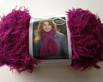 Ball SUPERFUR yarn scarf