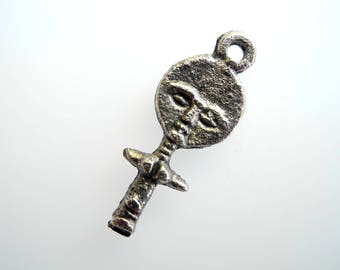 Charm statue aged African metal