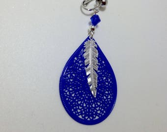 Pair of drop filigree earrings and silver leaf