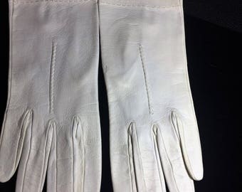 Vintage kid gloves, with stitching around wrist. Capretto size 7.2