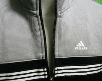Adidas Sweater Zipper. Unisex Smart and Sporty Style.