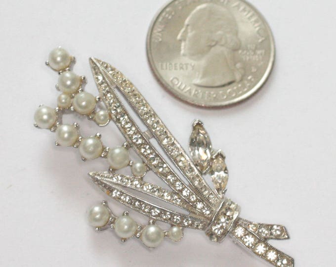 Simulated Pearl and Rhinestone Brooch Floral Design Silver Tone Vintage