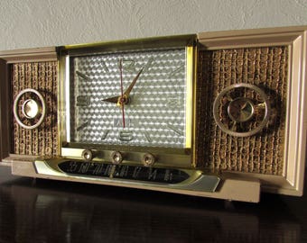 1955 Mid Century Modern Arvin AM Tube Clock Radio Model 857T