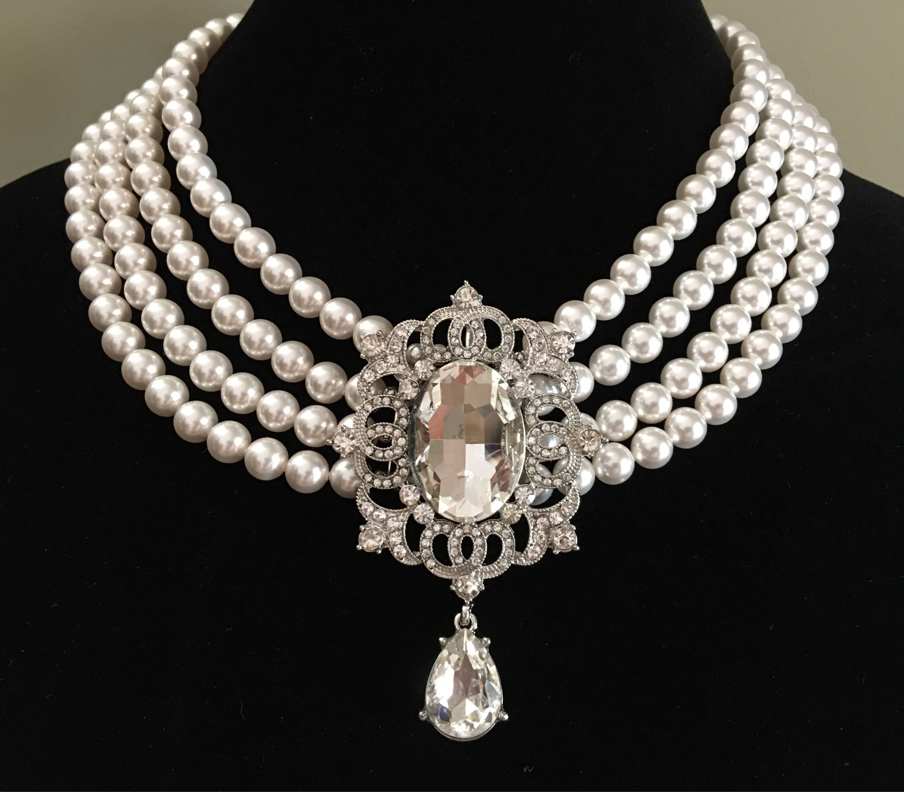 Audrey Hepburn Pearl Necklace with Rhinestone Brooch 4 multi