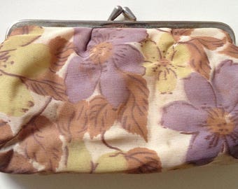 Vintage 1970s clip-frame make-up bag