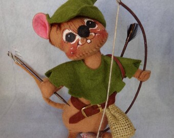 Old Felt Doll.Vintage annalee doll. Robin Hood Mouse Doll. Mouse felt doll. Super Hero Doll. Archery Doll . Action Figures Doll. .
