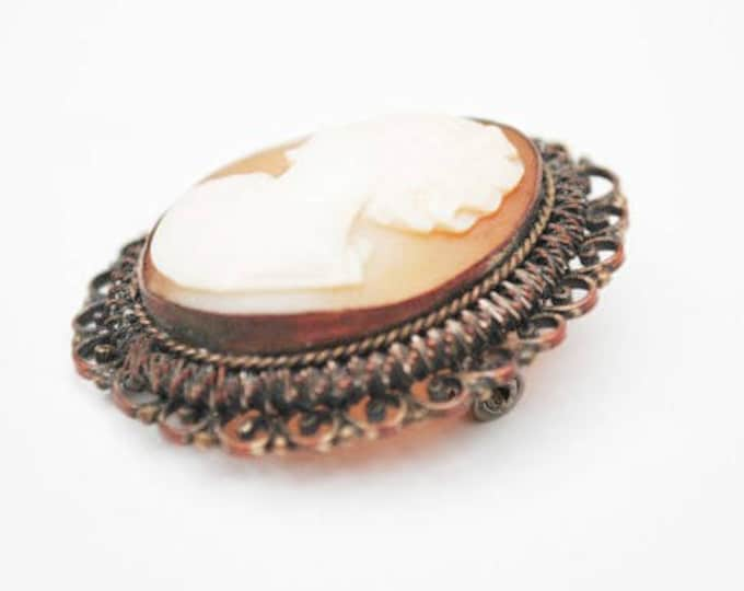 Shell Carved Cameo pendant Brooch - Gold brass filigree setting - vintage women profile pin