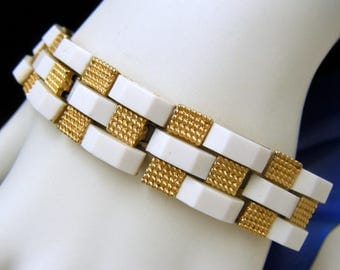 Crown Trifari Vintage Bracelet 1960s White Lucite Gold Tone