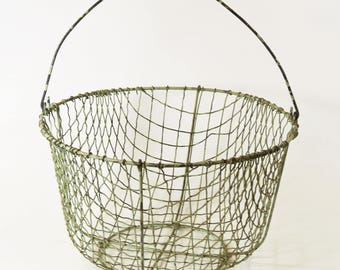 Vtg Primitive Rustic Cottage Chic Painted Wire Clam Egg Collecting Basket