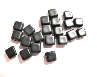 20 4 MM MATT BLACK SQUARE GLASS BEADS