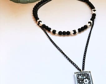 Flower Necklace, Flower Jewelry, Glass Bead Necklace, Chain Jewelry, Pendant Necklace, Black Necklace, White Necklace, Mod Jewelry