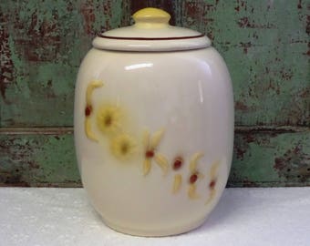 HULL COOKIE JAR • Pottery Cookie Jar • The Whiskered Kitten • Floral Design • Hull Pottery • Sunflowers • Daisy Cookie Jar • 50s Hull Jar