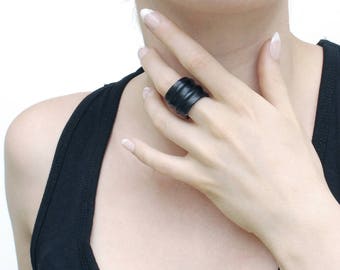 Black Leather Ring / TORRENT