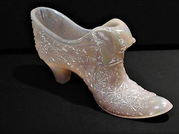Fenton Glass Shoe Cat Button and Daisy Pink Iridescent Opaque Opalescent Art Glass Slipper Shoe Collectible Kitten Kitty Home Decor Display