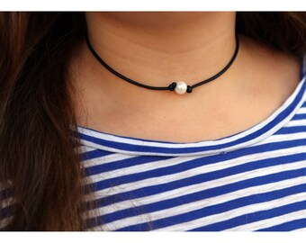 LEATHER PEARL NECKLACE: Single Pearl Necklace, One Pearl Necklace, Freshwater Pearl Necklace, Leather Pearl Choker, Leather Pearl Jewelry