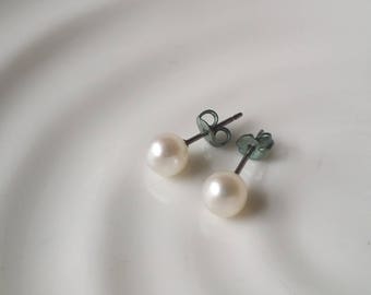 Titanium + white real 6mm freshwater pearl stud earrings. Hypoallergenic titanium earring posts, anodised titanium stud backing to match