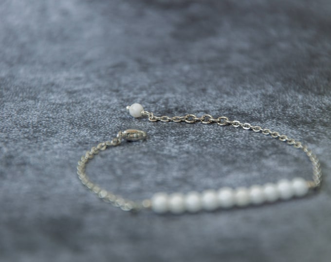 White stone bracelet, White bracelet, Small gift for women, Beauty gift, White agate bracelet, White quartz bracelet, White bead bracelet