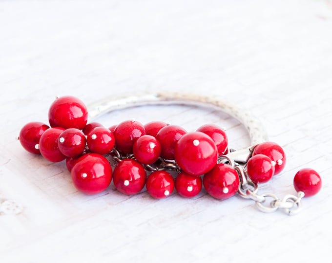 Womens red bracelet, Red bead bracelet, Bracelet rouge, Red jewelry, Red girlfriend gift, Love bracelet, Bracelet femme, Pulsera roja