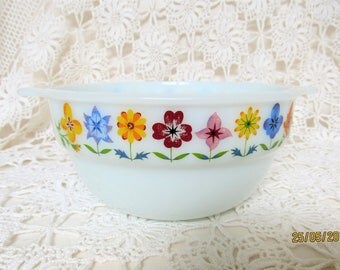 Vintage Pyrex Bowl. Phoenix Milk Glass Bowl. Floral Design Phoenix Oven Dish. Phoenix Pyrex Serving Dish. Flower Power Pyrex Bowl.