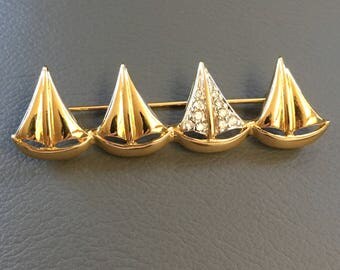 AFJ Rhinestone Sailboat Brooch Pin Gold Tone Vintage Signed Ambras Fine Jewelry Canada Avon Modernist Hat Coat Dress Jewelry Sail Boat Race