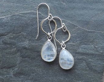 Moonstone dangle earrings / Small moonstone arabesque silver earrings / Tear drop moonstones / Wedding earrings / White earrings / Bridal