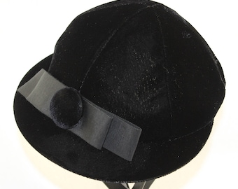 MOD 1960's Black Velvet hat with Bow and Button Details