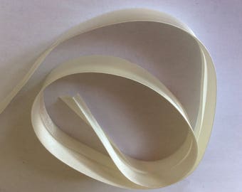 25mm silky sateen biais binding, Ivory or cream