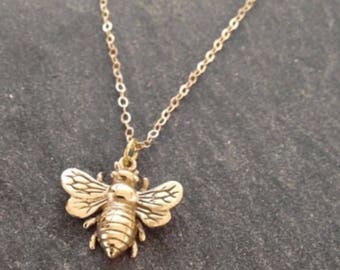 Tiny Gold Bee Necklace - Minimalist Necklace,Simple Gold Necklace,Woodland Jewelry, Layering Necklace,Everyday Necklace,Stacking Necklace